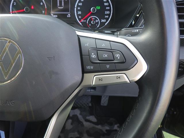 Ｔ－クロス ＴＳＩ　アクティブ　純正ｄｉｓｃｏｖｅｒｐｒｏナビ　ＡｐｐｌｅＣａｒＰｌａｙ／ＡｎｄｒｏｉｄＡｕｔｏ　ＡＣＣ　コーナーセンサー　ＬＥＤライト　ＵＳＢ（ｔｙｐｅＣ）　リアトラフィック　純正１６インチＡＷ　ステアリングＳ（11枚目）