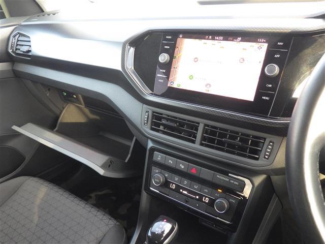 Ｔ－クロス ＴＳＩ　アクティブ　純正ｄｉｓｃｏｖｅｒｐｒｏナビ　ＡｐｐｌｅＣａｒＰｌａｙ／ＡｎｄｒｏｉｄＡｕｔｏ　ＡＣＣ　コーナーセンサー　ＬＥＤライト　ＵＳＢ（ｔｙｐｅＣ）　リアトラフィック　純正１６インチＡＷ　ステアリングＳ（13枚目）