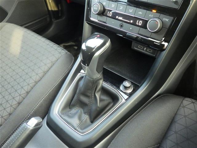 Ｔ－クロス ＴＳＩ　アクティブ　純正ｄｉｓｃｏｖｅｒｐｒｏナビ　ＡｐｐｌｅＣａｒＰｌａｙ／ＡｎｄｒｏｉｄＡｕｔｏ　ＡＣＣ　コーナーセンサー　ＬＥＤライト　ＵＳＢ（ｔｙｐｅＣ）　リアトラフィック　純正１６インチＡＷ　ステアリングＳ（14枚目）