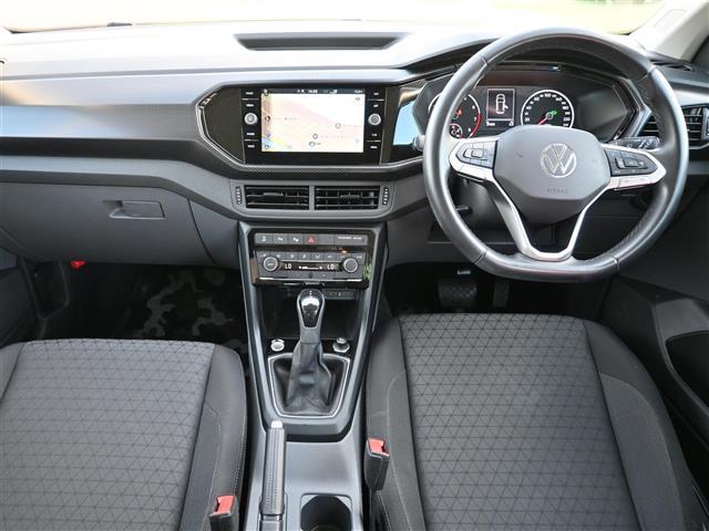 Ｔ－クロス ＴＳＩ　アクティブ　純正ｄｉｓｃｏｖｅｒｐｒｏナビ　ＡｐｐｌｅＣａｒＰｌａｙ／ＡｎｄｒｏｉｄＡｕｔｏ　ＡＣＣ　コーナーセンサー　ＬＥＤライト　ＵＳＢ（ｔｙｐｅＣ）　リアトラフィック　純正１６インチＡＷ　ステアリングＳ（18枚目）