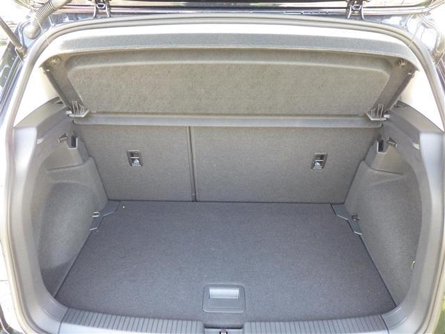 Ｔ－クロス ＴＳＩ　アクティブ　純正ｄｉｓｃｏｖｅｒｐｒｏナビ　ＡｐｐｌｅＣａｒＰｌａｙ／ＡｎｄｒｏｉｄＡｕｔｏ　ＡＣＣ　コーナーセンサー　ＬＥＤライト　ＵＳＢ（ｔｙｐｅＣ）　リアトラフィック　純正１６インチＡＷ　ステアリングＳ（23枚目）