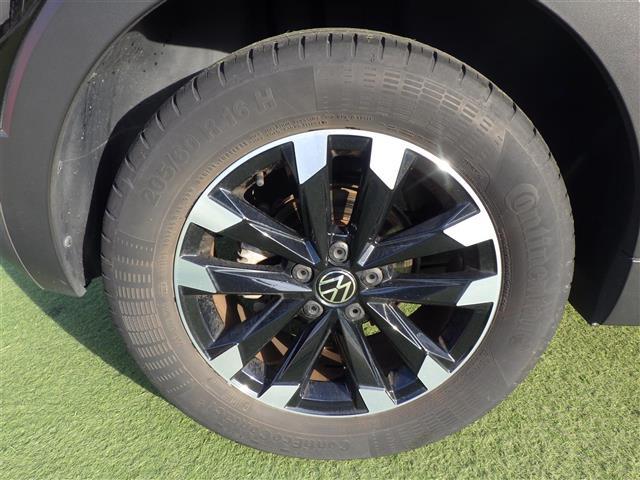 Ｔ－クロス ＴＳＩ　アクティブ　純正ｄｉｓｃｏｖｅｒｐｒｏナビ　ＡｐｐｌｅＣａｒＰｌａｙ／ＡｎｄｒｏｉｄＡｕｔｏ　ＡＣＣ　コーナーセンサー　ＬＥＤライト　ＵＳＢ（ｔｙｐｅＣ）　リアトラフィック　純正１６インチＡＷ　ステアリングＳ（39枚目）