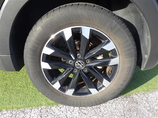 Ｔ－クロス ＴＳＩ　アクティブ　純正ｄｉｓｃｏｖｅｒｐｒｏナビ　ＡｐｐｌｅＣａｒＰｌａｙ／ＡｎｄｒｏｉｄＡｕｔｏ　ＡＣＣ　コーナーセンサー　ＬＥＤライト　ＵＳＢ（ｔｙｐｅＣ）　リアトラフィック　純正１６インチＡＷ　ステアリングＳ（41枚目）