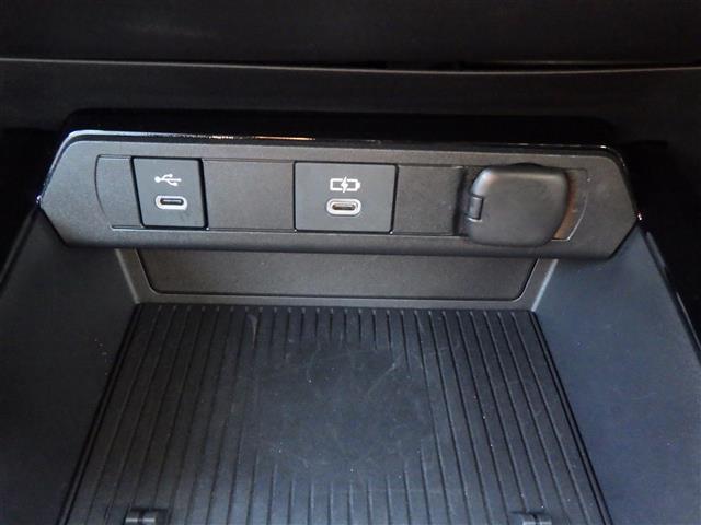 プリウス Z 禁煙 全周囲カメラ 電動リアハッチ ETC2.0 トヨタセーフティセンス レーダークルーズ ステアリングヒーター 純正アルミ パワーシート 地デジ シートヒーター エアーシート ディスプレイオーディオ(15枚目)