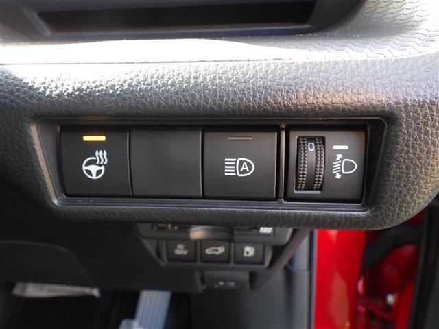 プリウス Z 禁煙 全周囲カメラ 電動リアハッチ ETC2.0 トヨタセーフティセンス レーダークルーズ ステアリングヒーター 純正アルミ パワーシート 地デジ シートヒーター エアーシート ディスプレイオーディオ(17枚目)