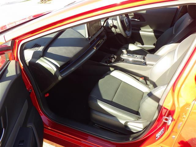 プリウス Z 禁煙 全周囲カメラ 電動リアハッチ ETC2.0 トヨタセーフティセンス レーダークルーズ ステアリングヒーター 純正アルミ パワーシート 地デジ シートヒーター エアーシート ディスプレイオーディオ(18枚目)