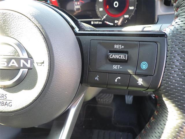 オーラ ニスモ　禁煙　メーカーＯＰナビ　寒冷地仕様車　全周囲　プロパイロット　ステアリングヒーター　ＥＴＣ２．０　ワイヤレス充電器　デジタルインナーミラー　純正１７インチアルミ　衝突被害軽減ブレーキ　レーダークルーズ（7枚目）