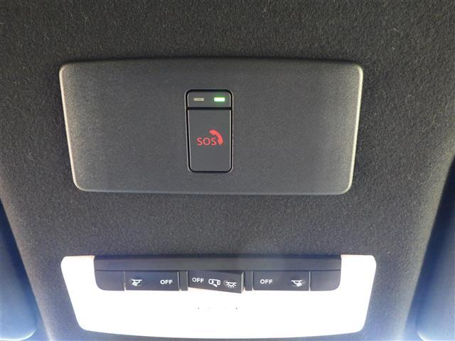 オーラ ニスモ　禁煙　メーカーＯＰナビ　寒冷地仕様車　全周囲　プロパイロット　ステアリングヒーター　ＥＴＣ２．０　ワイヤレス充電器　デジタルインナーミラー　純正１７インチアルミ　衝突被害軽減ブレーキ　レーダークルーズ（11枚目）