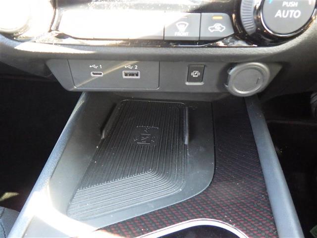 オーラ ニスモ　禁煙　メーカーＯＰナビ　寒冷地仕様車　全周囲　プロパイロット　ステアリングヒーター　ＥＴＣ２．０　ワイヤレス充電器　デジタルインナーミラー　純正１７インチアルミ　衝突被害軽減ブレーキ　レーダークルーズ（14枚目）