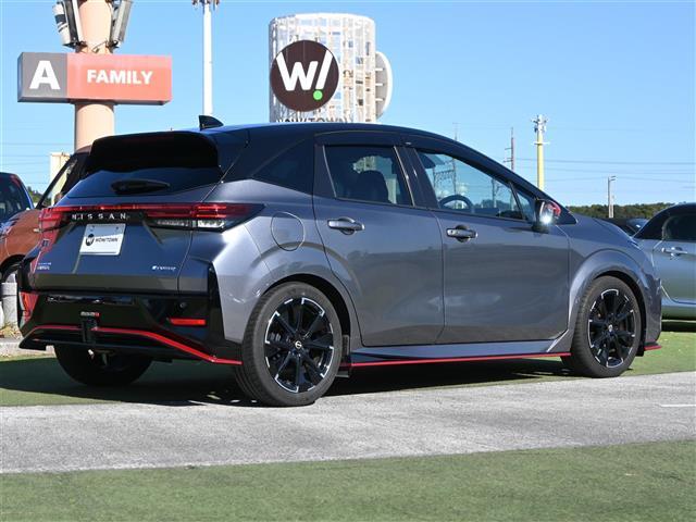 オーラ ニスモ　禁煙　メーカーＯＰナビ　寒冷地仕様車　全周囲　プロパイロット　ステアリングヒーター　ＥＴＣ２．０　ワイヤレス充電器　デジタルインナーミラー　純正１７インチアルミ　衝突被害軽減ブレーキ　レーダークルーズ（34枚目）