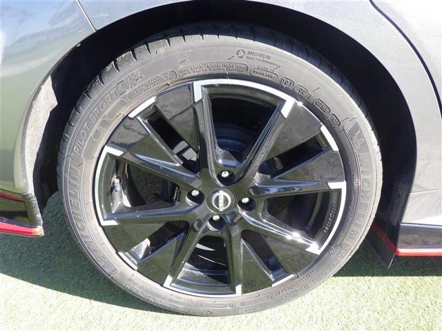 オーラ ニスモ　禁煙　メーカーＯＰナビ　寒冷地仕様車　全周囲　プロパイロット　ステアリングヒーター　ＥＴＣ２．０　ワイヤレス充電器　デジタルインナーミラー　純正１７インチアルミ　衝突被害軽減ブレーキ　レーダークルーズ（39枚目）