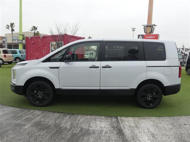 デリカＤ：５ シャモニー　登録済未使用車　全方位　両側電動　エレクトリックテールゲート　パワーシート　シートヒーター　ステアリングヒーター　ＬＥＤヘッドライト　ウインカーミラー　純正１８インチアルミホイル（33枚目）