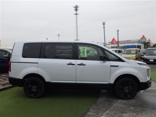 デリカＤ：５ シャモニー　登録済未使用車　全方位　両側電動　エレクトリックテールゲート　パワーシート　シートヒーター　ステアリングヒーター　ＬＥＤヘッドライト　ウインカーミラー　純正１８インチアルミホイル（34枚目）