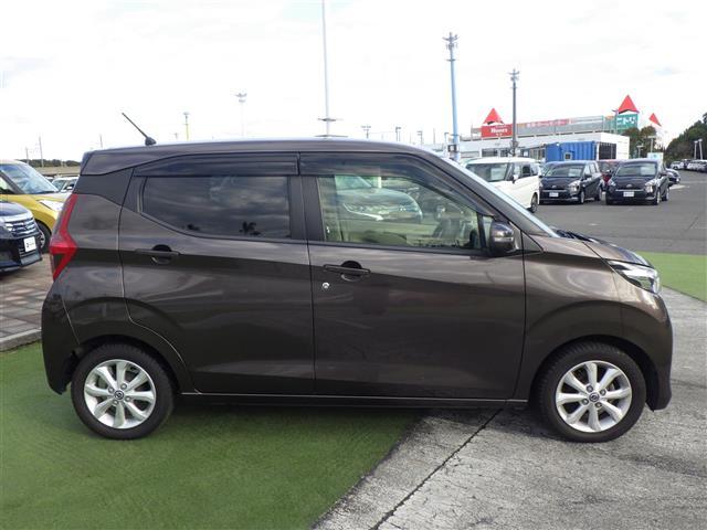 デイズ Ｘ　エマージェンシーブレーキ　純正ナビ　フルセグＴＶ　ＢＴ接続　アラウンドビューモニター　前後ドライブレコーダー　純正１４インチアルミホイール　スマートキー　プッシュスタート　スペアキー　禁煙車（33枚目）