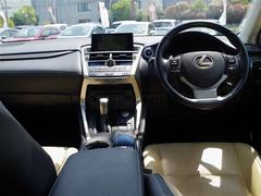 ムーンルーフ　３眼　本革　Ｌｅｘｕｓ　Ｓａｆｅｔｙ　Ｓｙｓｔｅｍ＋　ＡＣＣ　純正ＳＤナビ　ＴＶ　ＤＶＤ　ＣＤ　ＢＴ　前席パワーシート　エアシート　シートヒーター　クリアランスソナー 2