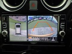 【アラウンドビューモニター】上空から見下ろしたような映像をナビ画面に映し出し周囲の状況を確認しながらの走行、駐車が可能となっております！ 6