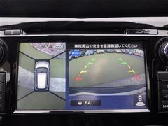 【アラウンドビューモニター】上空から見下ろしたような映像をナビ画面に映し出し周囲の状況を確認しながらの走行、駐車が可能となっております！ 7