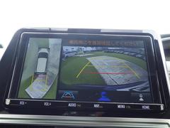 【パノラミックビューモニター】上空から見下ろしたような映像をナビ画面に映し出し周囲の状況を確認しながらの走行、駐車が可能となっております！ 3