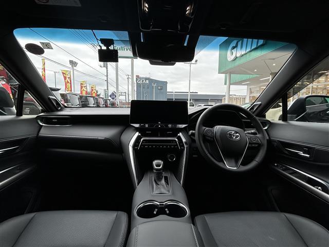 ハリアー Ｚ　レザーパッケージ　純正１２．３型ディスプレイオーディオ　ＪＢＬプレミアムサウンドシステム　ワンオーナー　パノラミックビューモニター　レーダークルーズコントロール　デジタルインナーミラー　パワーバックドア　本革シート（3枚目）
