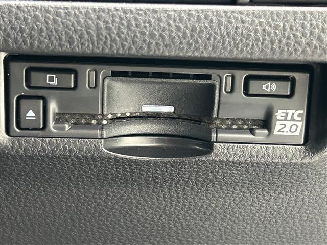ハリアー Ｚ　レザーパッケージ　純正１２．３型ディスプレイオーディオ　ＪＢＬプレミアムサウンドシステム　ワンオーナー　パノラミックビューモニター　レーダークルーズコントロール　デジタルインナーミラー　パワーバックドア　本革シート（12枚目）