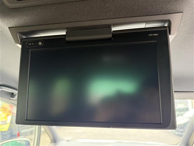 ヴォクシー ハイブリッドV 純正10インチナビ 純正フリップダウン フルセグ 両側パワースライド 前席シートヒーター プリクラッシュセーフティ クルーズコントロール バックカメラ ETC2.0  LEDライト レーンキープ(4枚目)