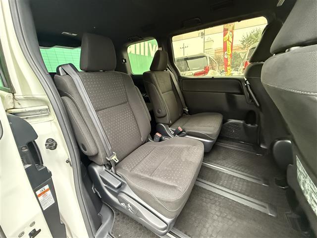 ヴォクシー ハイブリッドV 純正10インチナビ 純正フリップダウン フルセグ 両側パワースライド 前席シートヒーター プリクラッシュセーフティ クルーズコントロール バックカメラ ETC2.0  LEDライト レーンキープ(15枚目)