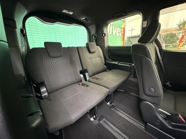 ヴォクシー ハイブリッドV 純正10インチナビ 純正フリップダウン フルセグ 両側パワースライド 前席シートヒーター プリクラッシュセーフティ クルーズコントロール バックカメラ ETC2.0  LEDライト レーンキープ(16枚目)