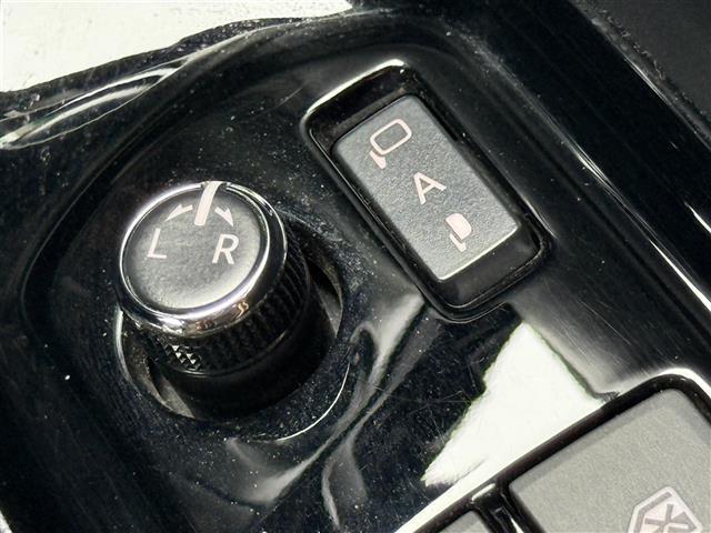 ヴォクシー ハイブリッドV 純正10インチナビ 純正フリップダウン フルセグ 両側パワースライド 前席シートヒーター プリクラッシュセーフティ クルーズコントロール バックカメラ ETC2.0  LEDライト レーンキープ(24枚目)