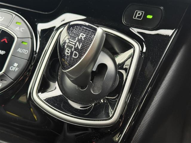 ヴォクシー ハイブリッドV 純正10インチナビ 純正フリップダウン フルセグ 両側パワースライド 前席シートヒーター プリクラッシュセーフティ クルーズコントロール バックカメラ ETC2.0  LEDライト レーンキープ(27枚目)