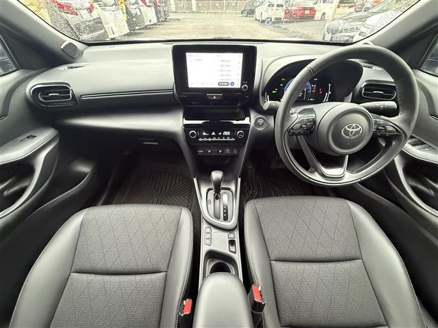 ヤリスクロス ハイブリッドZ ETC バックカメラ シートヒーター アダプティブクルーズコントロール オートマチックハイビーム オートライト 衝突防止システム LEDヘッドランプ レーンアシスト クリアランスソナー スマートキー(3枚目)