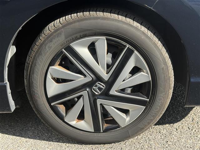 シャトル ハイブリッドＸ　ホンダセンシング　純正８インチインターナビ　フルセグ　バックカメラ　前後ドラレコ　ＥＴＣ　前席シートヒーター　パドルシフト　ハーフレザー　ホンダセンシング　レーダークルーズ　ＬＥＤライト　レーンキープ（17枚目）