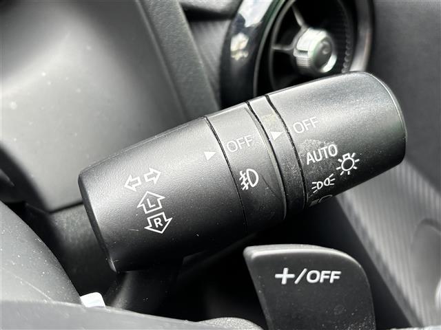 デミオ ＸＤツーリング　純正ナビ　ヘッドアップディスプレイ　ディーゼルターボ　バックカメラ　ＥＴＣ　パドルシフト　チルトステアリング　クルーズコントロール　ステアリングスイッチ　　横揺れ防止装置　衝突軽減　純正アルミホイール（8枚目）