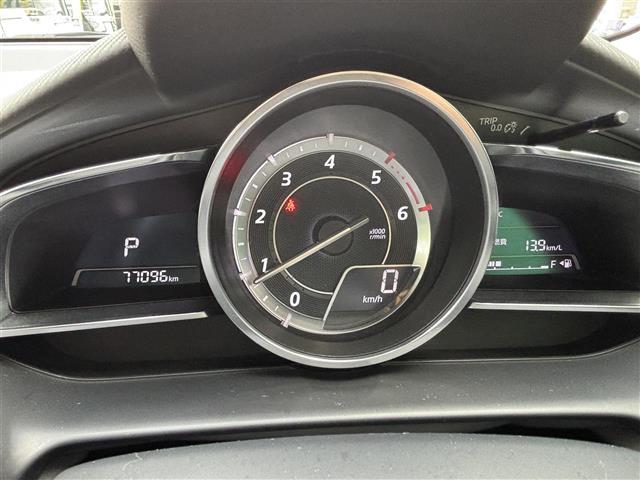 デミオ ＸＤツーリング　純正ナビ　ヘッドアップディスプレイ　ディーゼルターボ　バックカメラ　ＥＴＣ　パドルシフト　チルトステアリング　クルーズコントロール　ステアリングスイッチ　　横揺れ防止装置　衝突軽減　純正アルミホイール（10枚目）