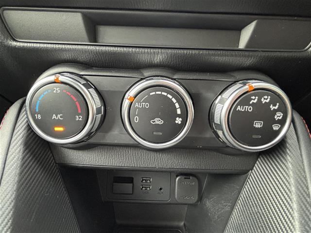 デミオ ＸＤツーリング　純正ナビ　ヘッドアップディスプレイ　ディーゼルターボ　バックカメラ　ＥＴＣ　パドルシフト　チルトステアリング　クルーズコントロール　ステアリングスイッチ　　横揺れ防止装置　衝突軽減　純正アルミホイール（13枚目）