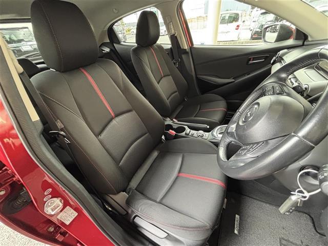 デミオ ＸＤツーリング　純正ナビ　ヘッドアップディスプレイ　ディーゼルターボ　バックカメラ　ＥＴＣ　パドルシフト　チルトステアリング　クルーズコントロール　ステアリングスイッチ　　横揺れ防止装置　衝突軽減　純正アルミホイール（24枚目）