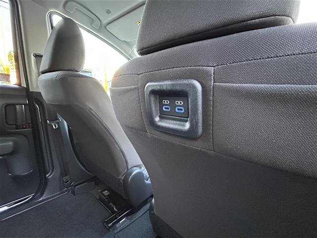 シエンタ ハイブリッドＧ　純正ナビ　ディスプレイオーディオ　両側パワースライド　パノラミックビューモニター　ＥＴＣ　レーダークルーズコントロール　ＡＣ１００Ｖ　ブラインドスポットモニター　衝突軽減ブレーキ　車線逸脱システム（7枚目）