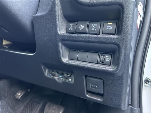 シエンタ ハイブリッドＧ　純正ナビ　ディスプレイオーディオ　両側パワースライド　パノラミックビューモニター　ＥＴＣ　レーダークルーズコントロール　ＡＣ１００Ｖ　ブラインドスポットモニター　衝突軽減ブレーキ　車線逸脱システム（9枚目）