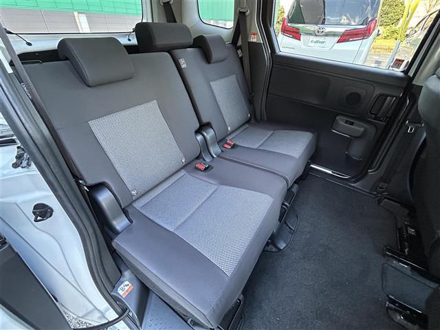 シエンタ ハイブリッドＧ　純正ナビ　ディスプレイオーディオ　両側パワースライド　パノラミックビューモニター　ＥＴＣ　レーダークルーズコントロール　ＡＣ１００Ｖ　ブラインドスポットモニター　衝突軽減ブレーキ　車線逸脱システム（14枚目）