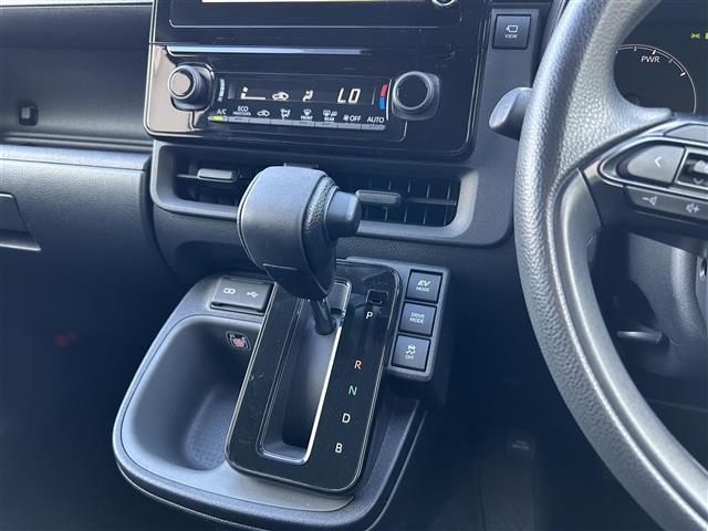 シエンタ ハイブリッドＧ　純正ナビ　ディスプレイオーディオ　両側パワースライド　パノラミックビューモニター　ＥＴＣ　レーダークルーズコントロール　ＡＣ１００Ｖ　ブラインドスポットモニター　衝突軽減ブレーキ　車線逸脱システム（20枚目）