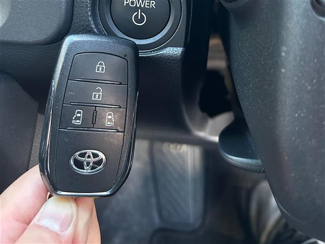 シエンタ ハイブリッドＧ　純正ナビ　ディスプレイオーディオ　両側パワースライド　パノラミックビューモニター　ＥＴＣ　レーダークルーズコントロール　ＡＣ１００Ｖ　ブラインドスポットモニター　衝突軽減ブレーキ　車線逸脱システム（26枚目）