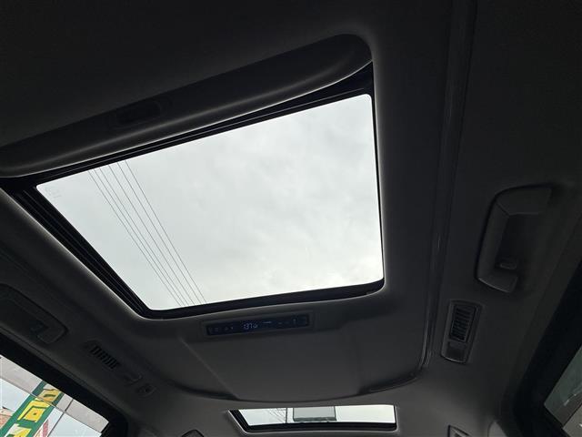 ヴェルファイア ２．５Ｚ　Ａエディション　純正９インチＳＤナビ　ＥＴＣ　Ｂｌｕｅｔｏｏｔｈ接続　バックモニター　サンルーフ　純正１８インチナビ　レーダークルーズコントロール　サイドバイザー　両側パワスラ　社外ステアリング（3枚目）