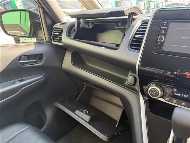 セレナ Ｘ　Ｖセレクション　純正ＳＤナビ　ＣＤ　ＤＶＤ　ワンオーナー　アラウンドビューモニター　ドライブレコーダー　クルーズコントロール　両側パワースライドドア　ＥＴＣ　エマージェンシーブレーキ　アイドリングストップ（24枚目）