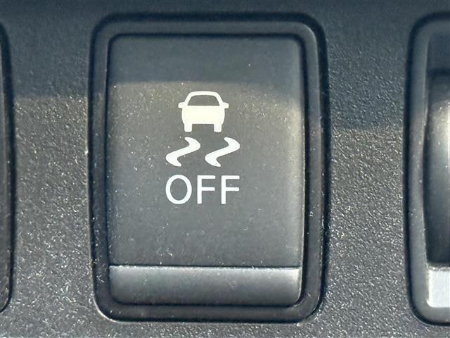 ノート ワンオーナー 純正SDナビ 純正フロアマット サイドバイザー オートライト 全方位カメラ 電子インナーミラー 電動格納ミラー スマートキー スペアキ―(6枚目)