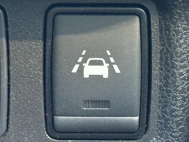 ノート ワンオーナー 純正SDナビ 純正フロアマット サイドバイザー オートライト 全方位カメラ 電子インナーミラー 電動格納ミラー スマートキー スペアキ―(8枚目)