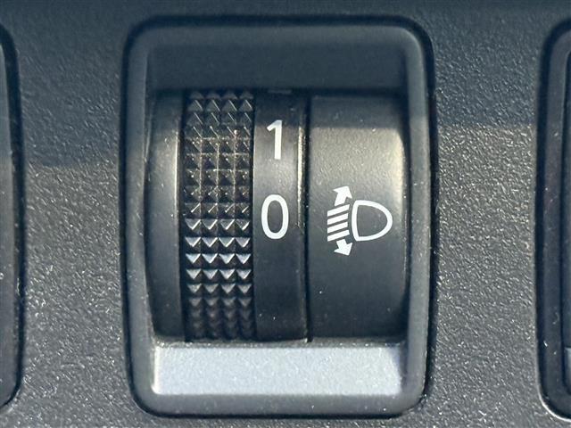 ノート ワンオーナー 純正SDナビ 純正フロアマット サイドバイザー オートライト 全方位カメラ 電子インナーミラー 電動格納ミラー スマートキー スペアキ―(11枚目)