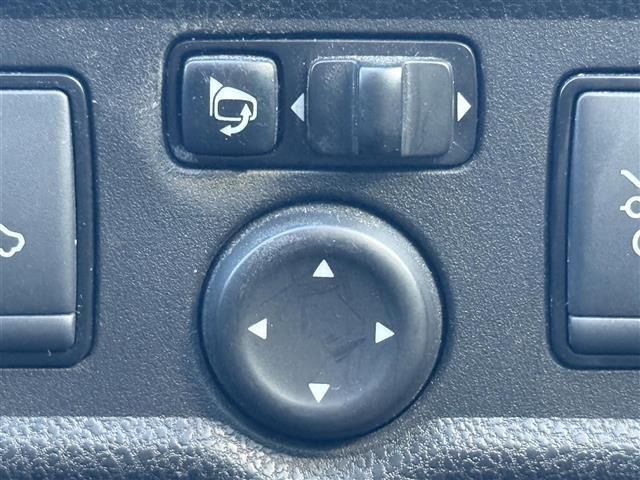 ノート ワンオーナー 純正SDナビ 純正フロアマット サイドバイザー オートライト 全方位カメラ 電子インナーミラー 電動格納ミラー スマートキー スペアキ―(12枚目)