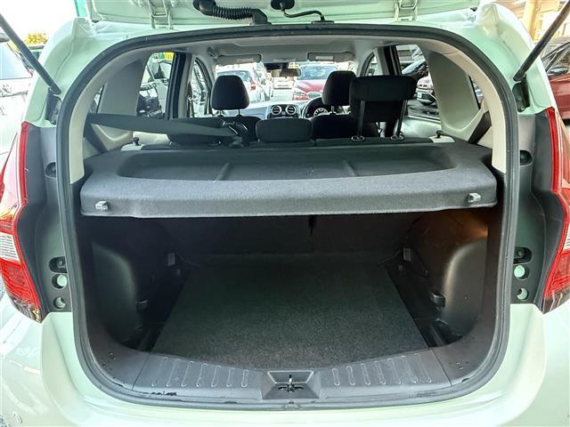 ノート ワンオーナー 純正SDナビ 純正フロアマット サイドバイザー オートライト 全方位カメラ 電子インナーミラー 電動格納ミラー スマートキー スペアキ―(15枚目)