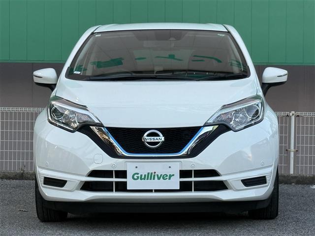 ノート ワンオーナー 純正SDナビ 純正フロアマット サイドバイザー オートライト 全方位カメラ 電子インナーミラー 電動格納ミラー スマートキー スペアキ―(17枚目)