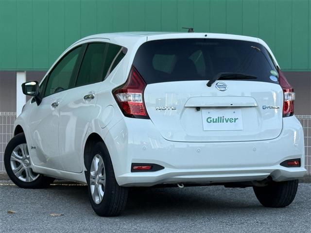 ノート ワンオーナー 純正SDナビ 純正フロアマット サイドバイザー オートライト 全方位カメラ 電子インナーミラー 電動格納ミラー スマートキー スペアキ―(19枚目)