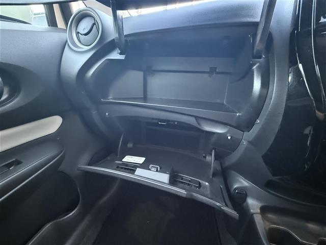 ノート ワンオーナー 純正SDナビ 純正フロアマット サイドバイザー オートライト 全方位カメラ 電子インナーミラー 電動格納ミラー スマートキー スペアキ―(20枚目)